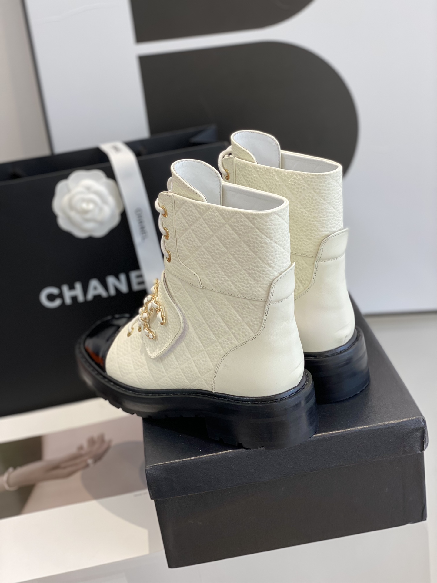 C design 's new Velcro boots