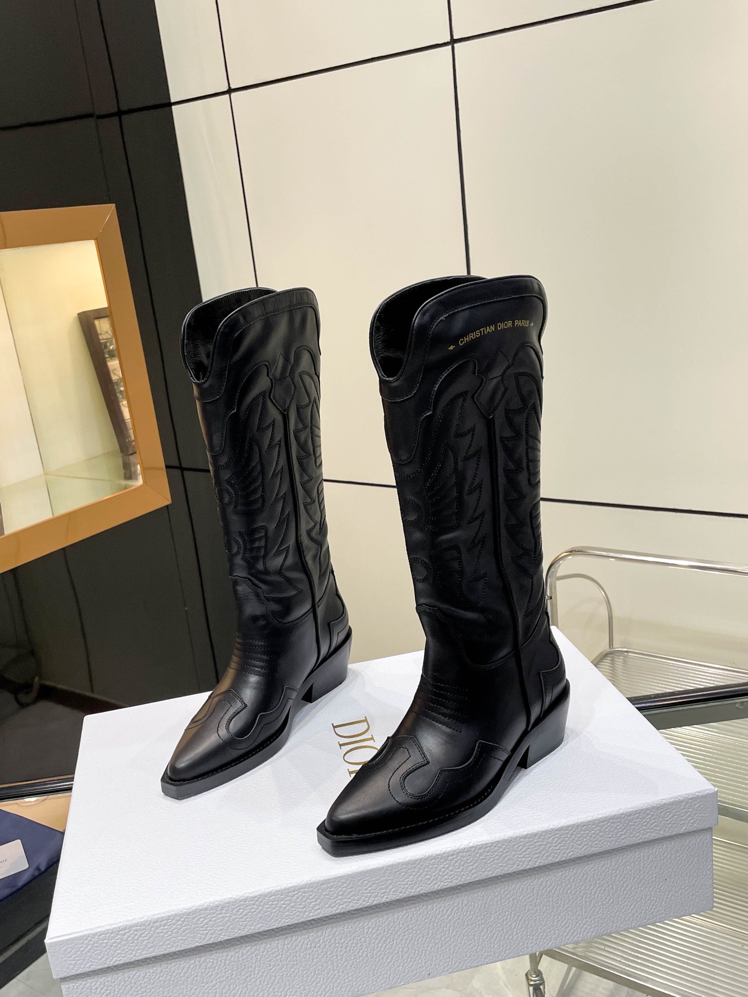 D Design embroidered women shoes thick heel boots