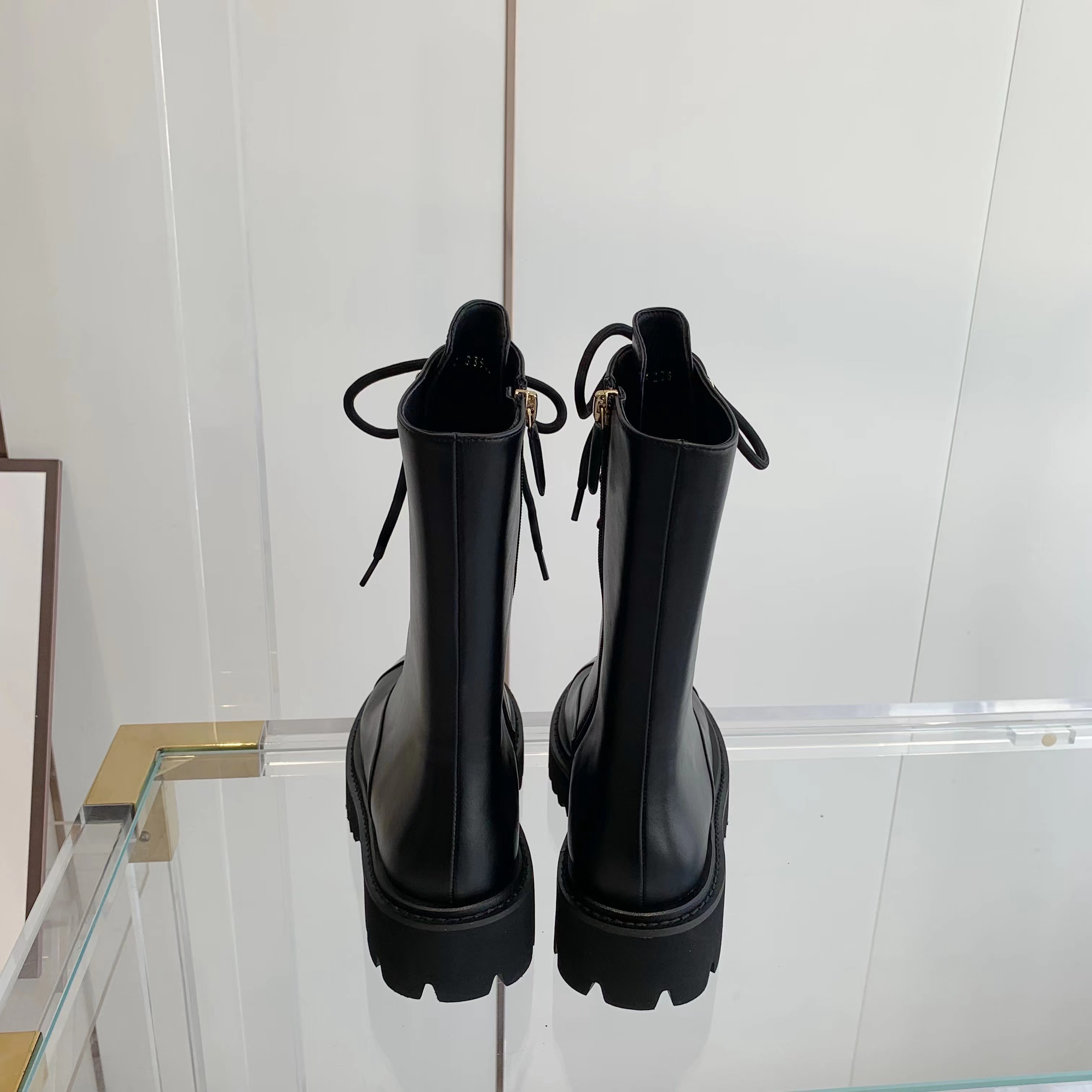 C design 's latest top-of-the-line version for autumn and winter leather boots