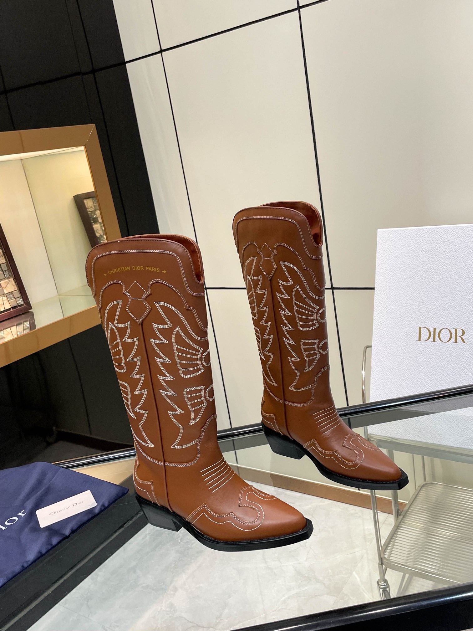 D Design embroidered women shoes thick heel boots