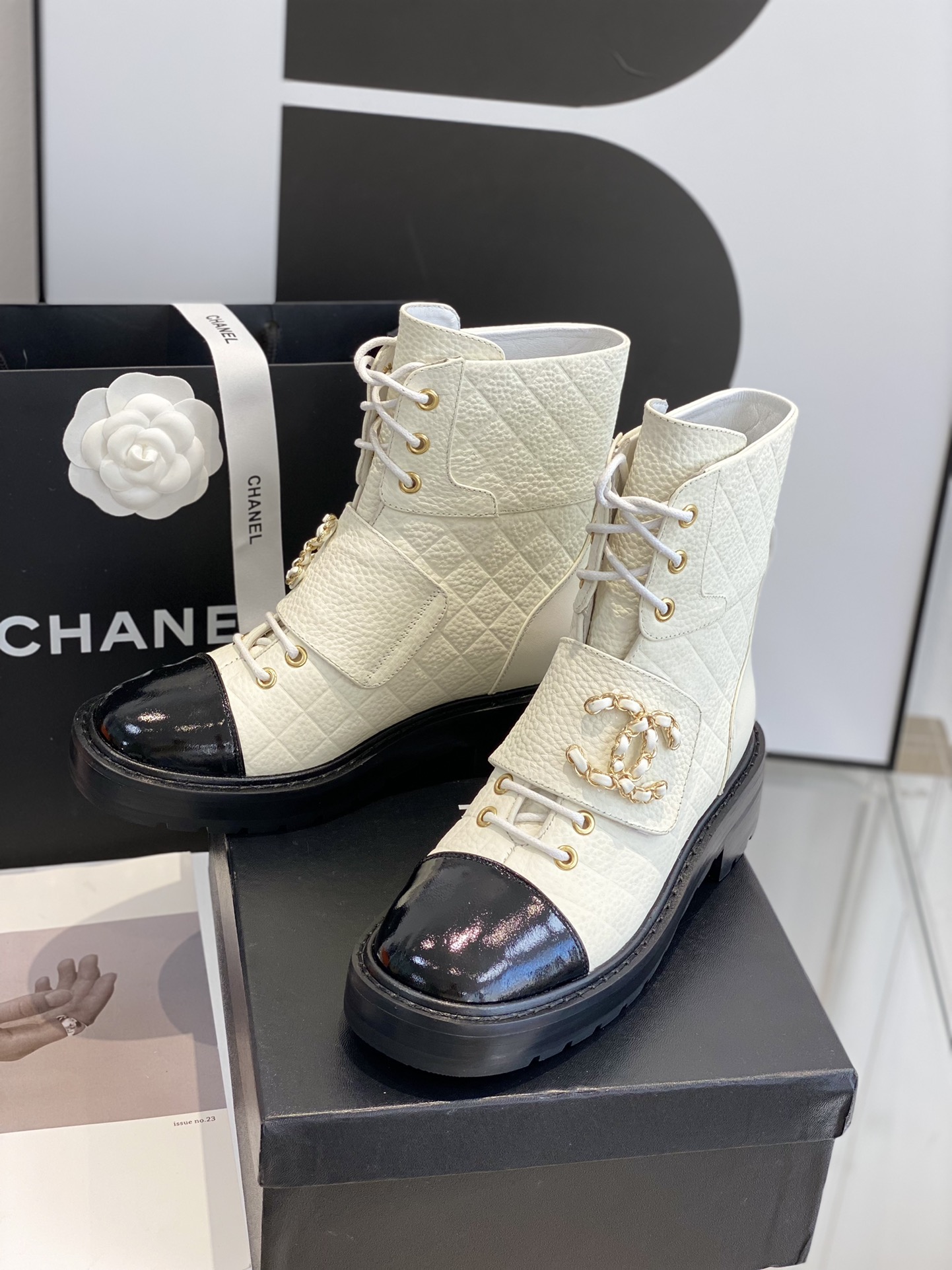 C design 's new Velcro boots