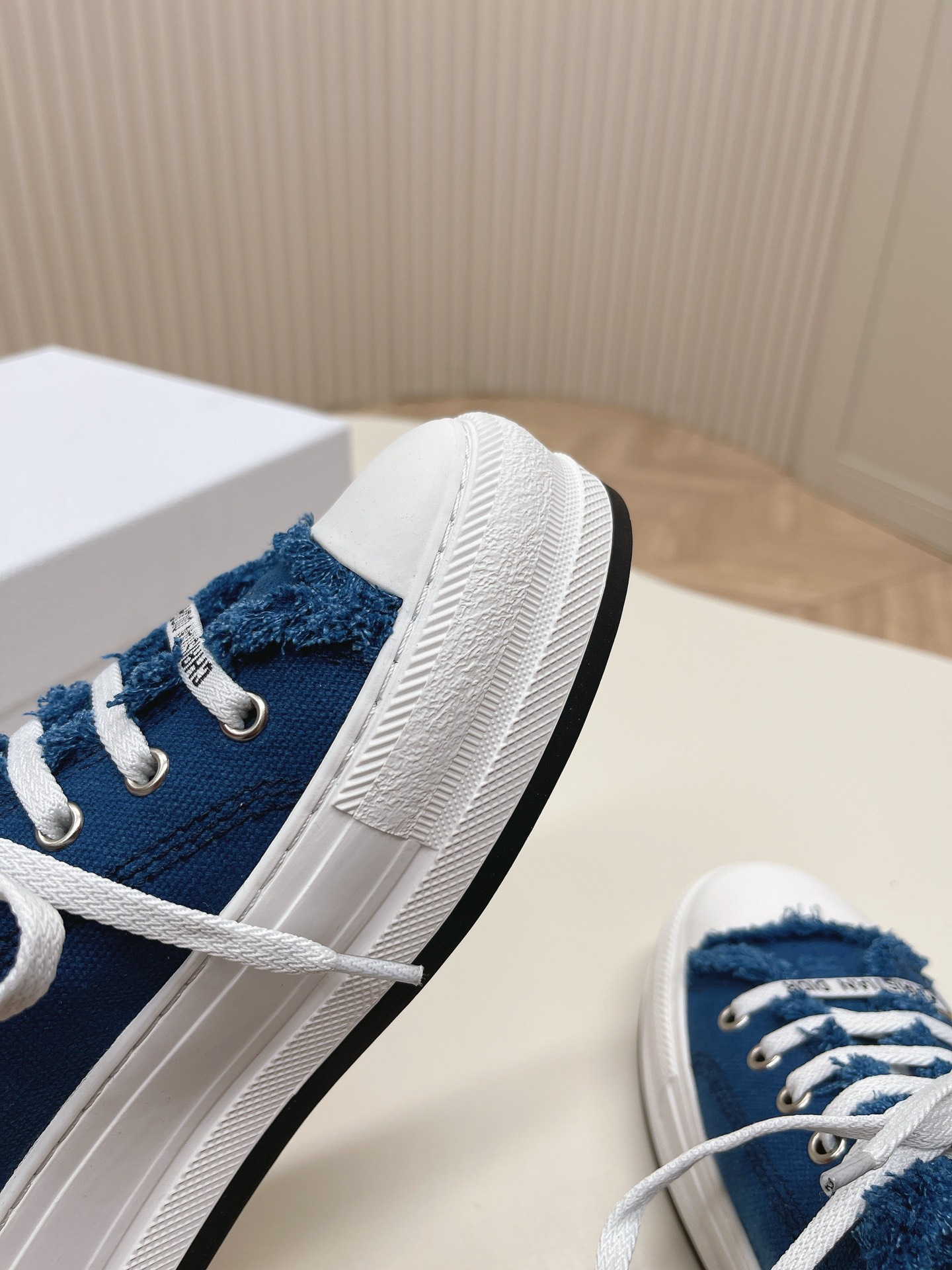 Dior 2024 Walk'n Collection Old Flower Embroidery Thick Canvas Shoes Casual Sneakers