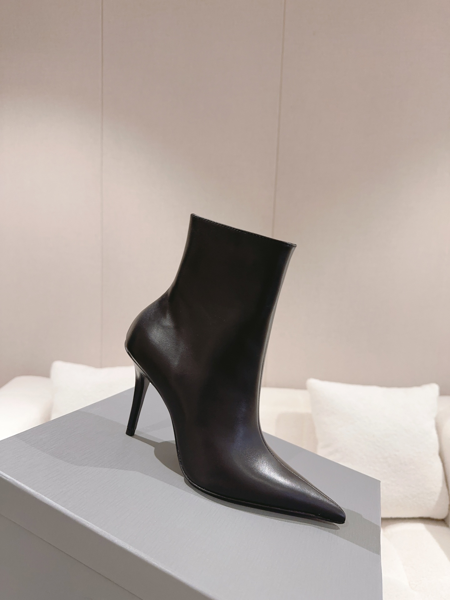 Balenciaga 2023/Pointed Toe Zip Boots