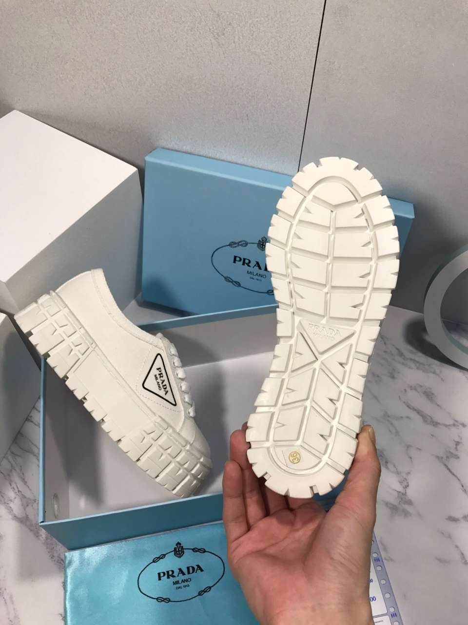 Parda Women Canvas Thick Sole Sneakers