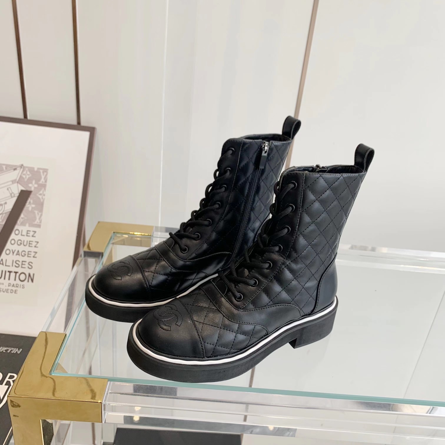 C design  new show the latest models of boots