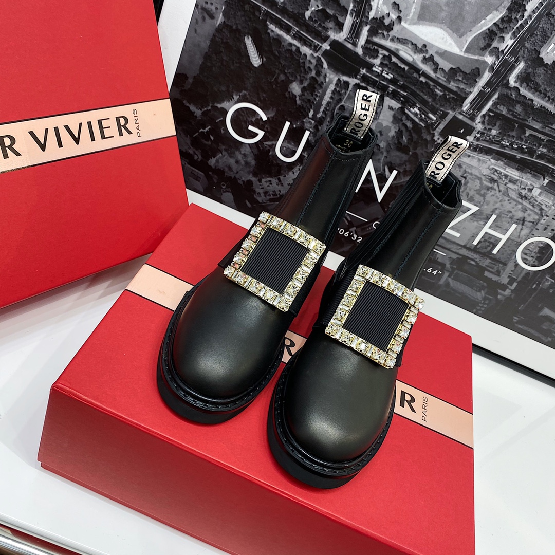 Roger Vivier leather buckle short ankle boots