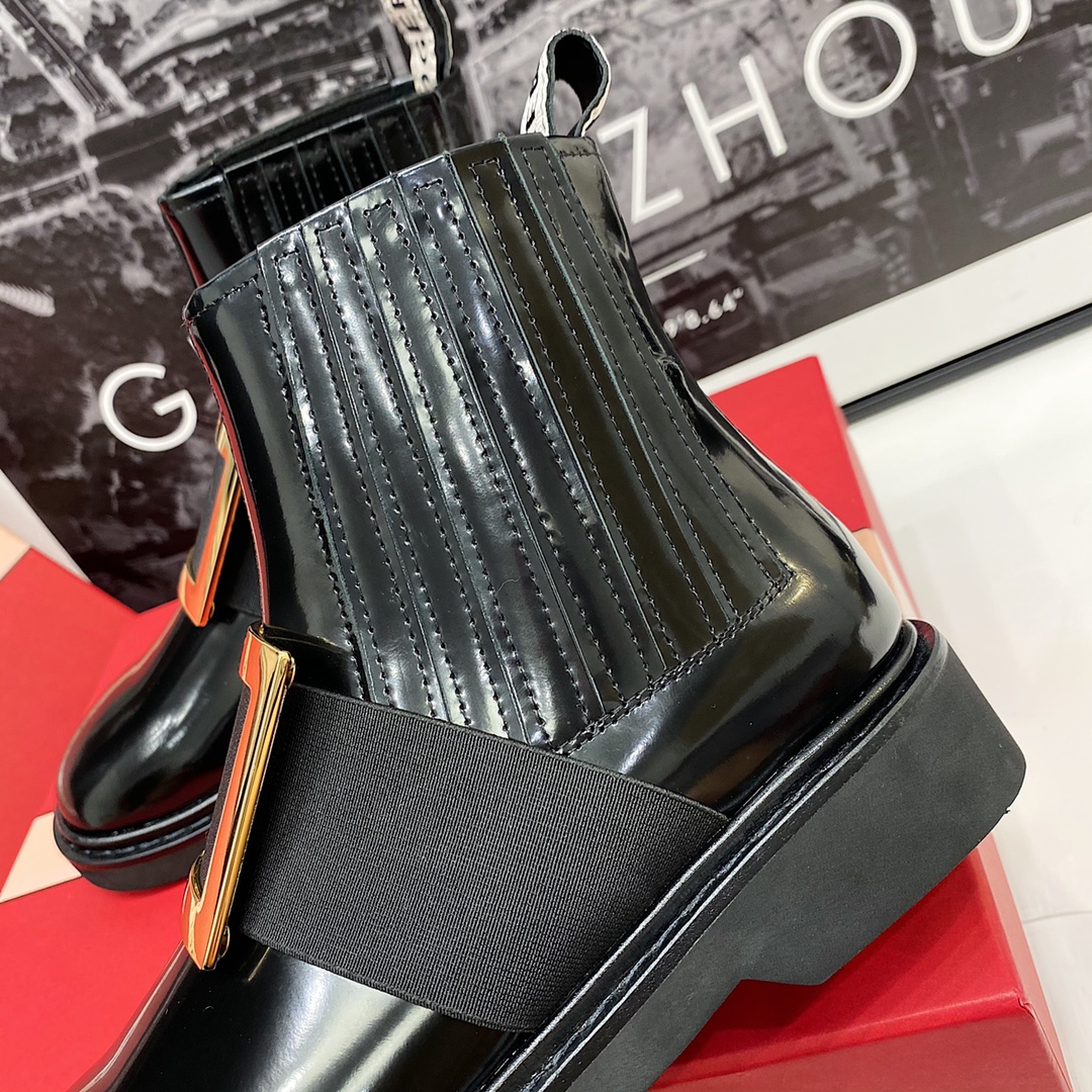 Roger Vivier leather buckle short ankle boots