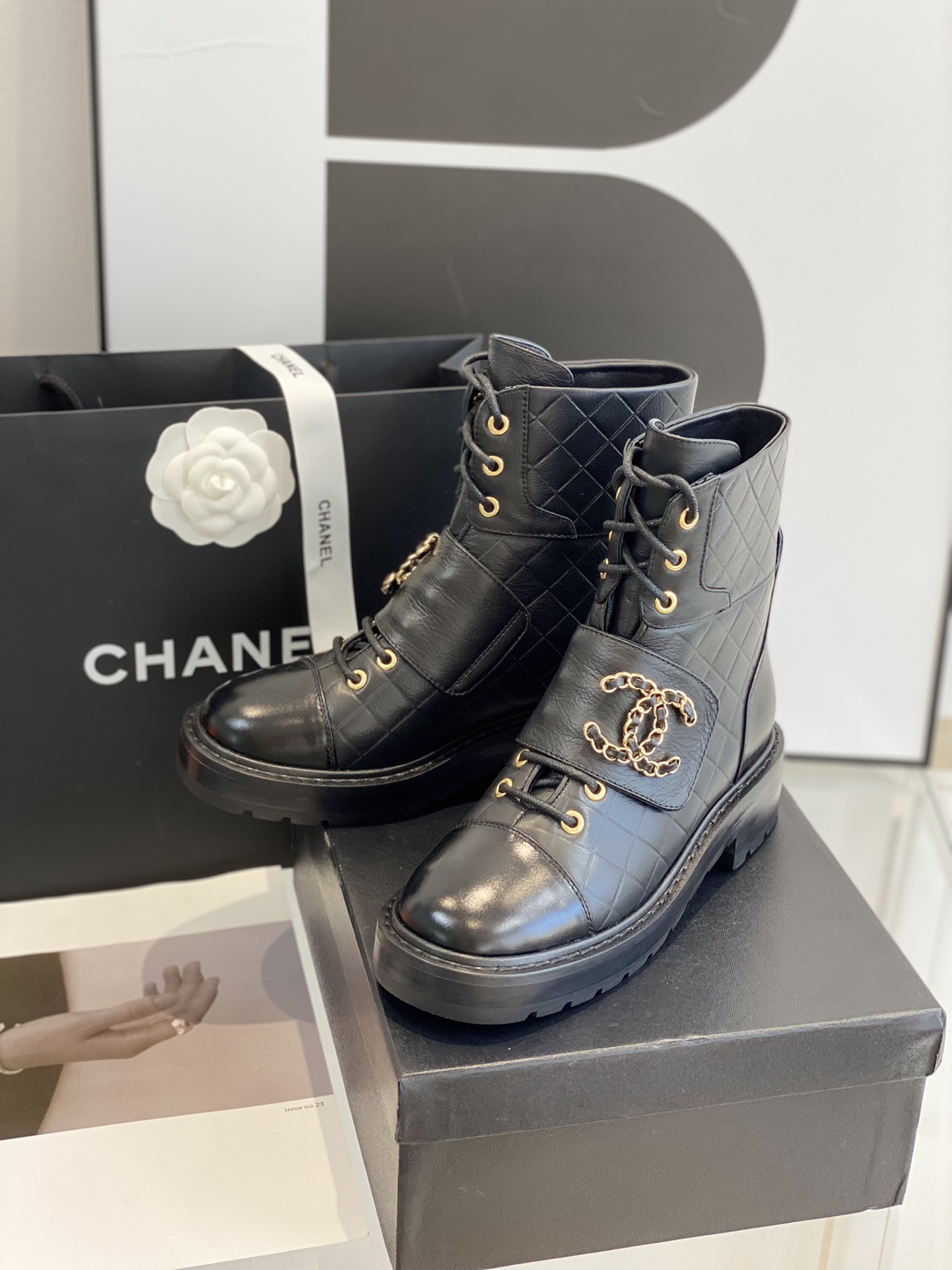 C design 's new Velcro boots