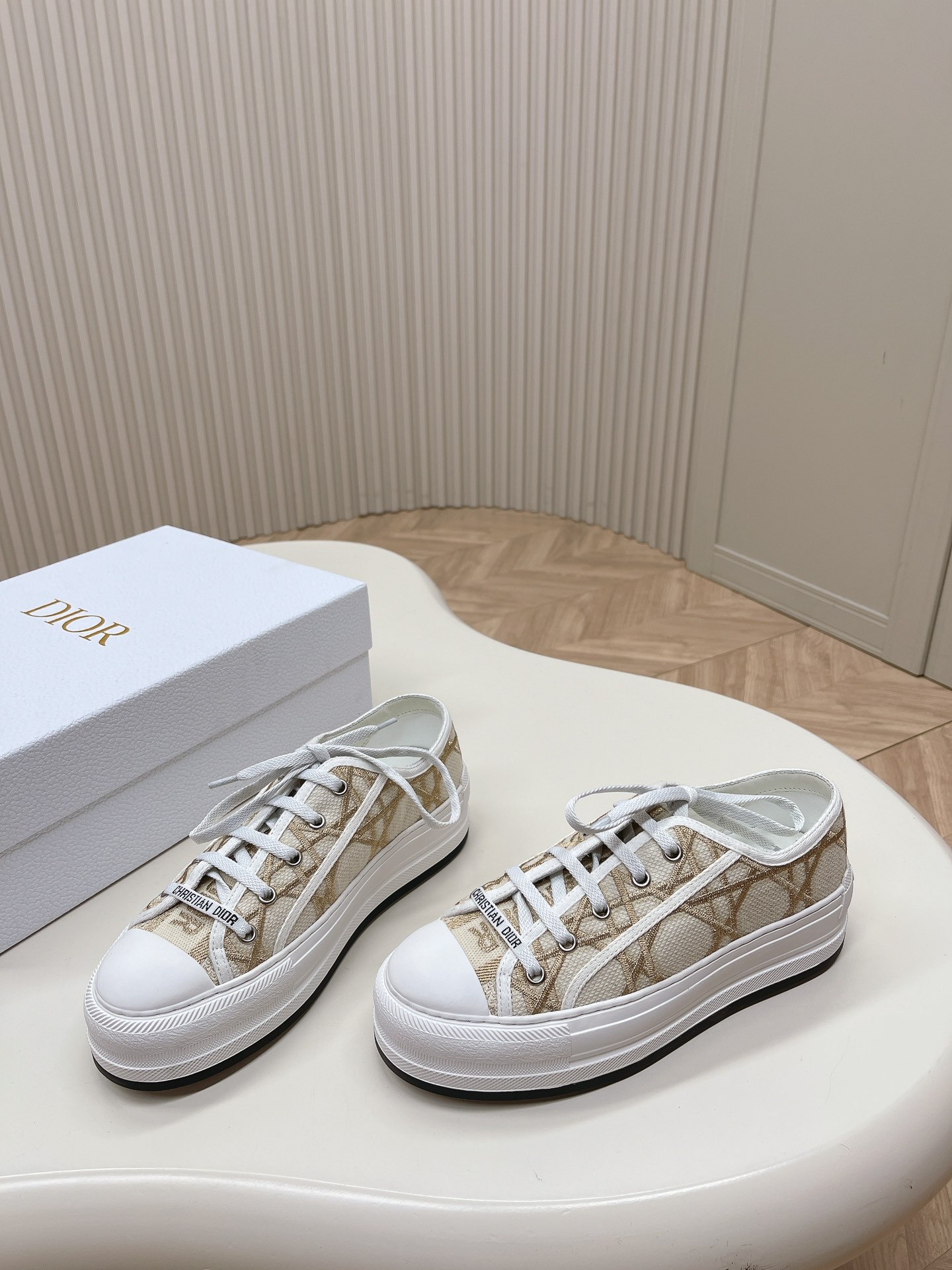 Dior 2024 Walk'n Collection Old Flower Embroidery Thick Canvas Shoes Casual Sneakers