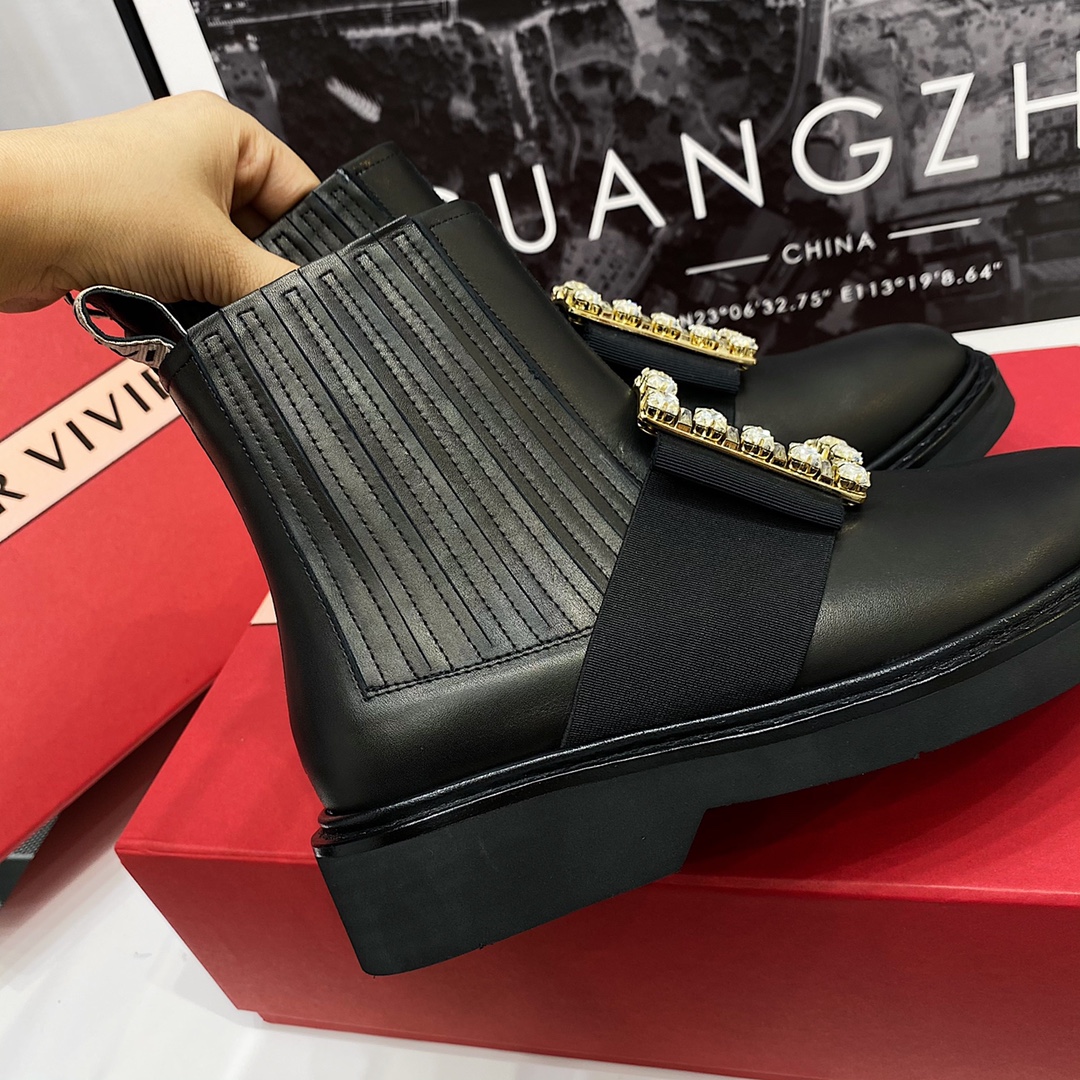 Roger Vivier leather buckle short ankle boots