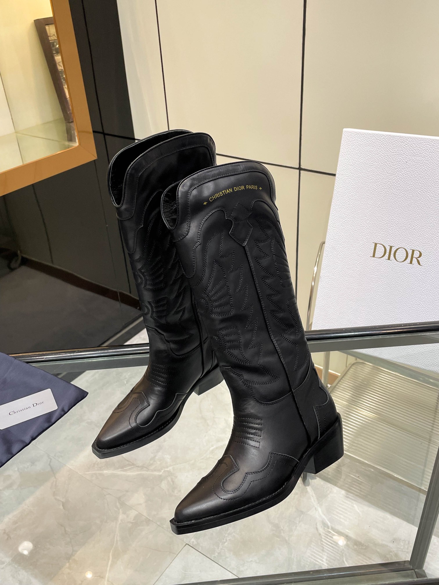 D Design embroidered women shoes thick heel boots