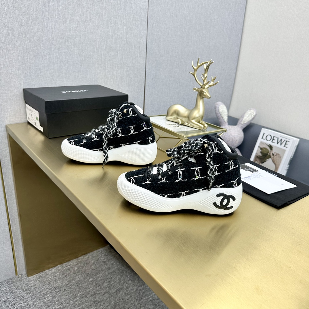 C design  tweed Double C lace-up Sneakers