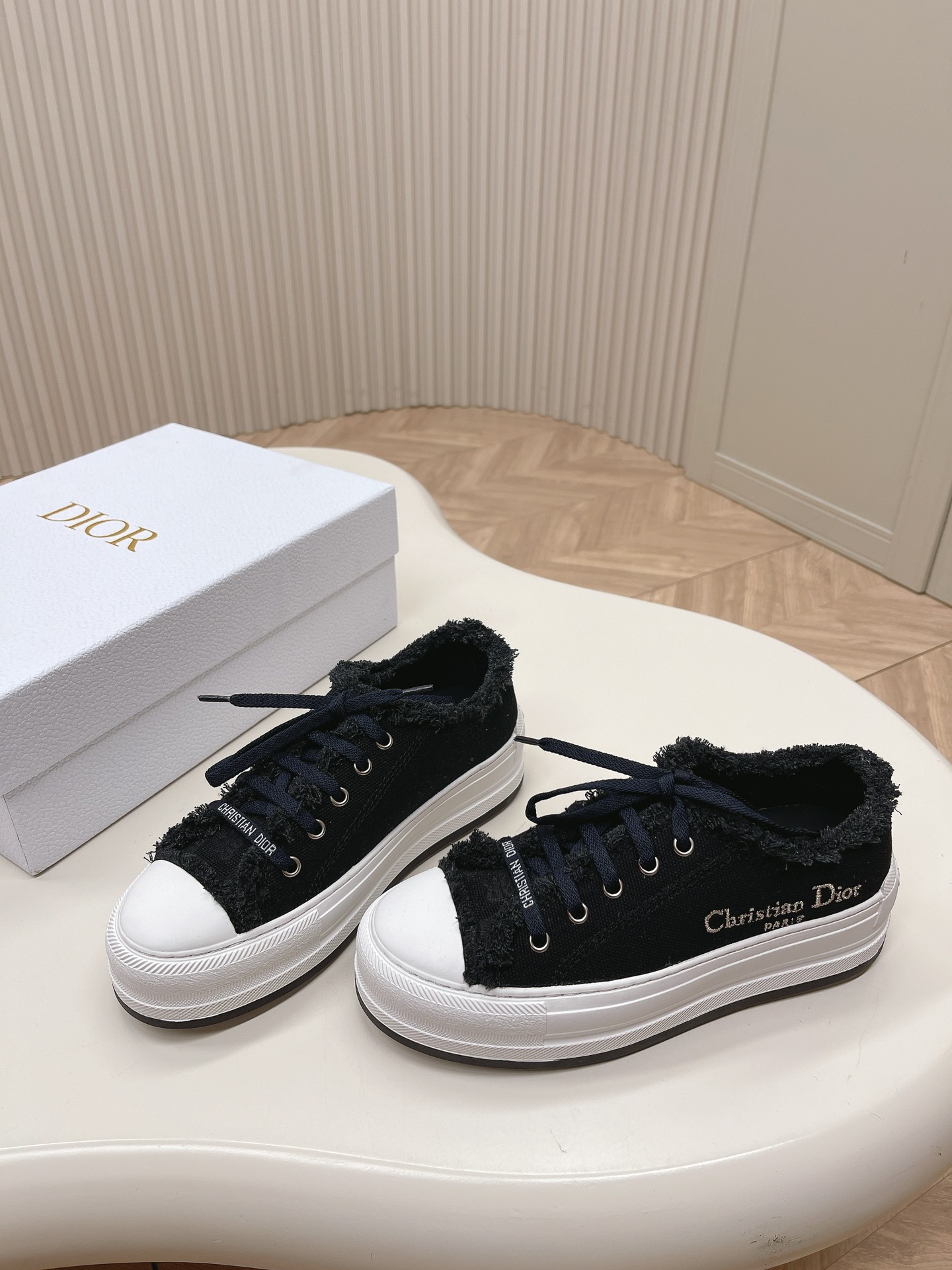 Dior 2024 Walk'n Collection Old Flower Embroidery Thick Canvas Shoes Casual Sneakers