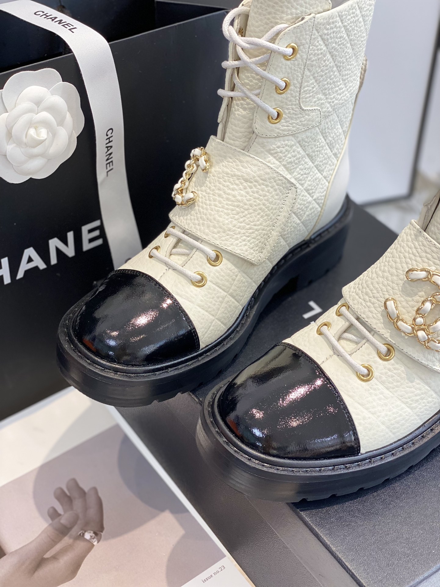 C design 's new Velcro boots