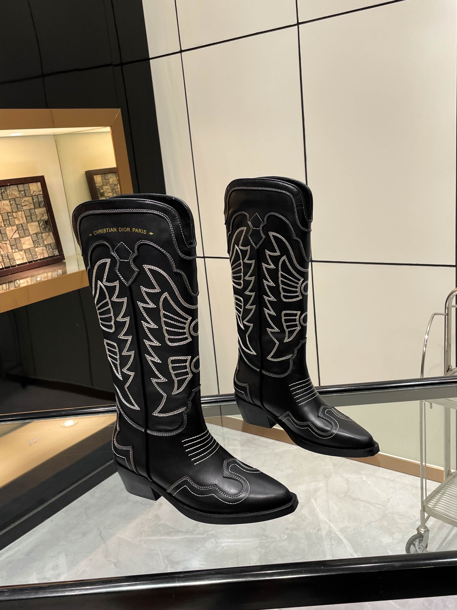 D Design embroidered women shoes thick heel boots