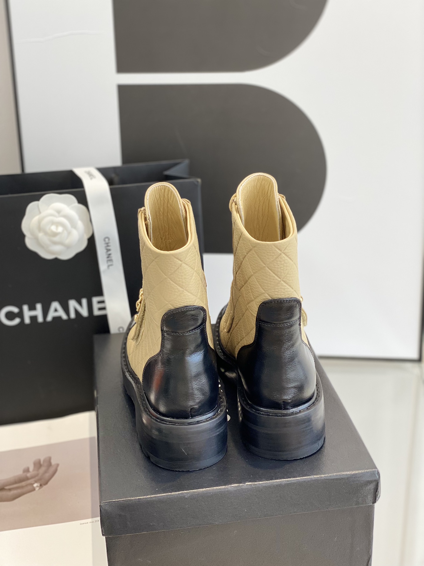 C design 's new Velcro boots