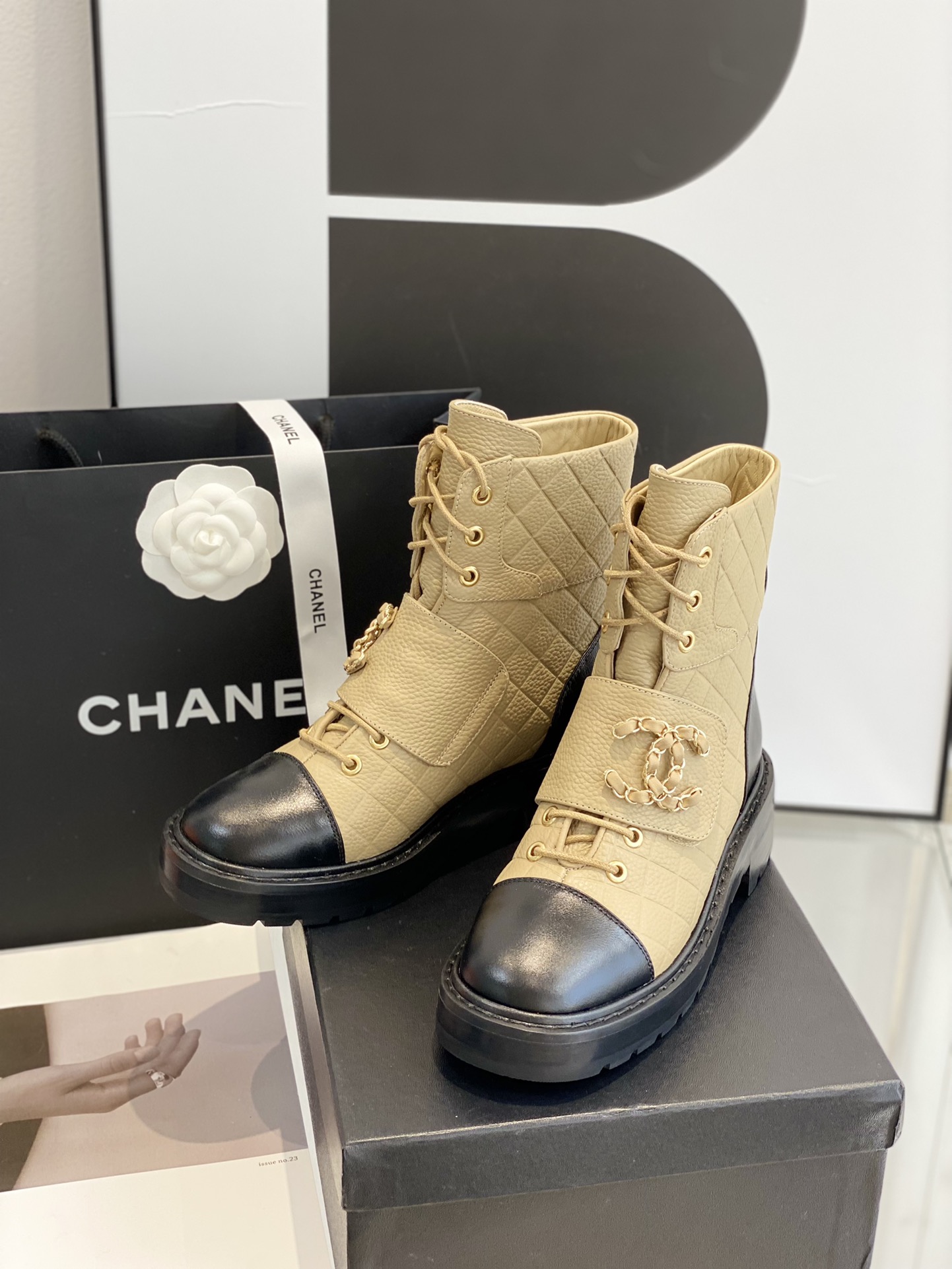 C design 's new Velcro boots