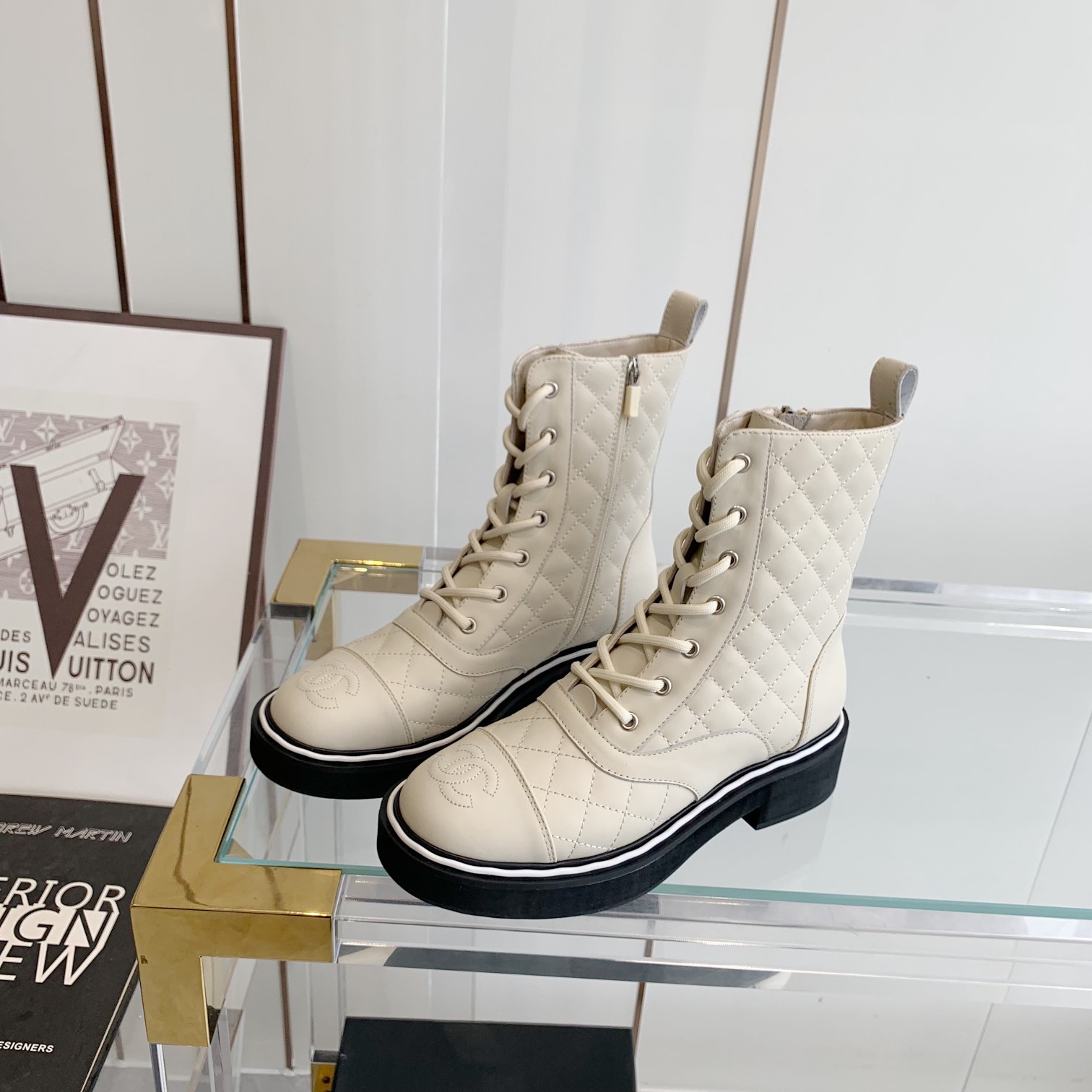 C design  new show the latest models of boots