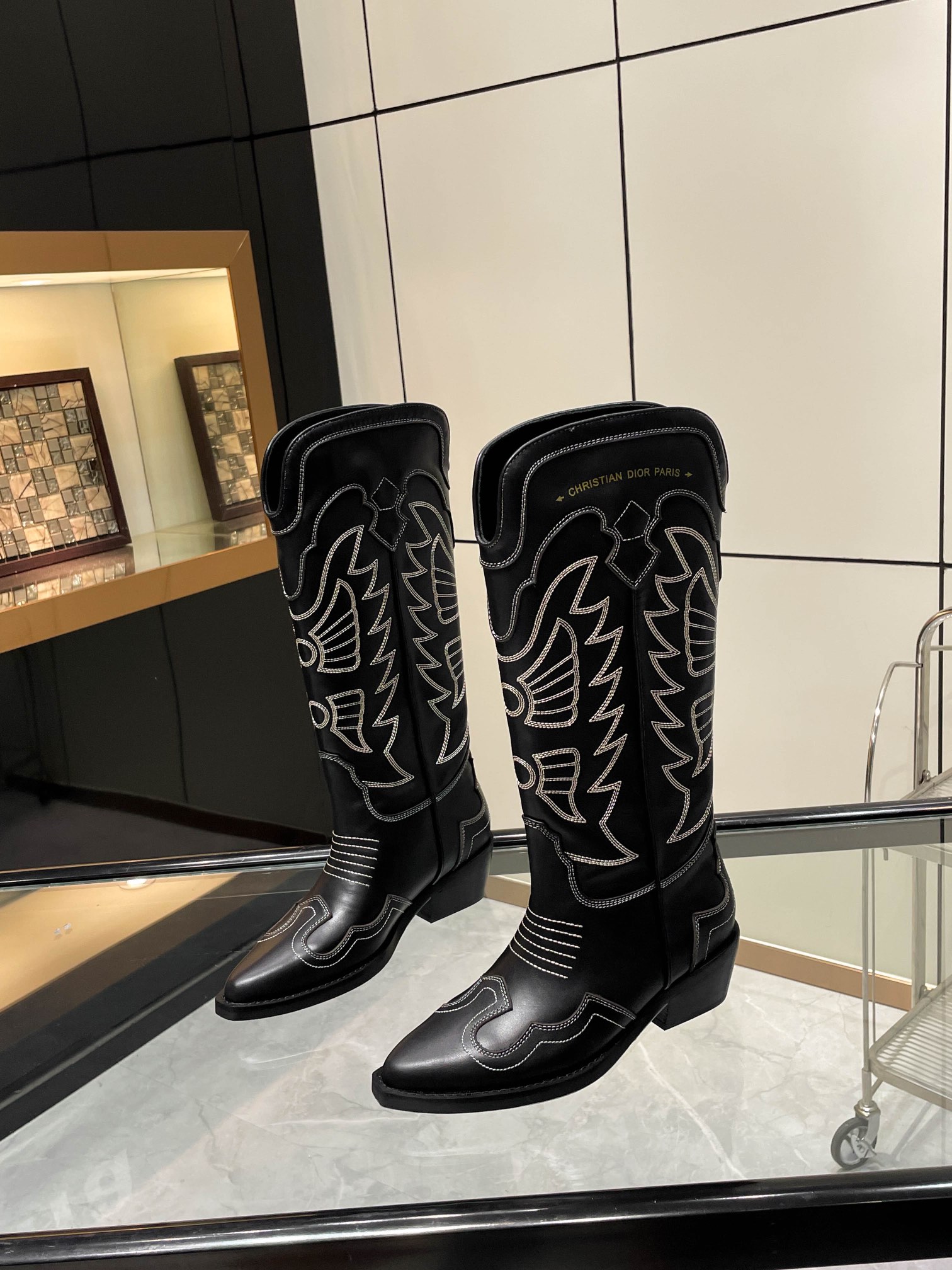 D Design embroidered women shoes thick heel boots