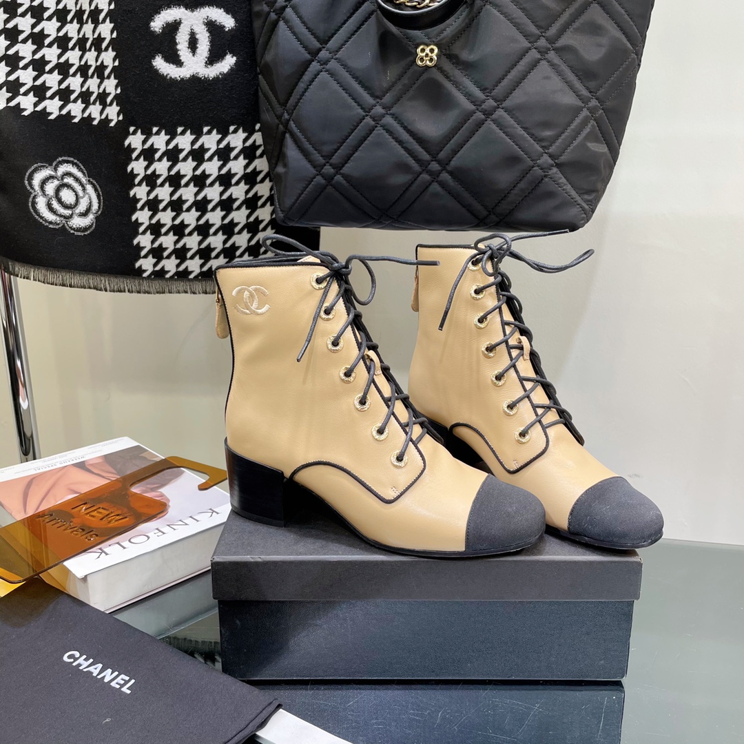 C design  lace-up boots