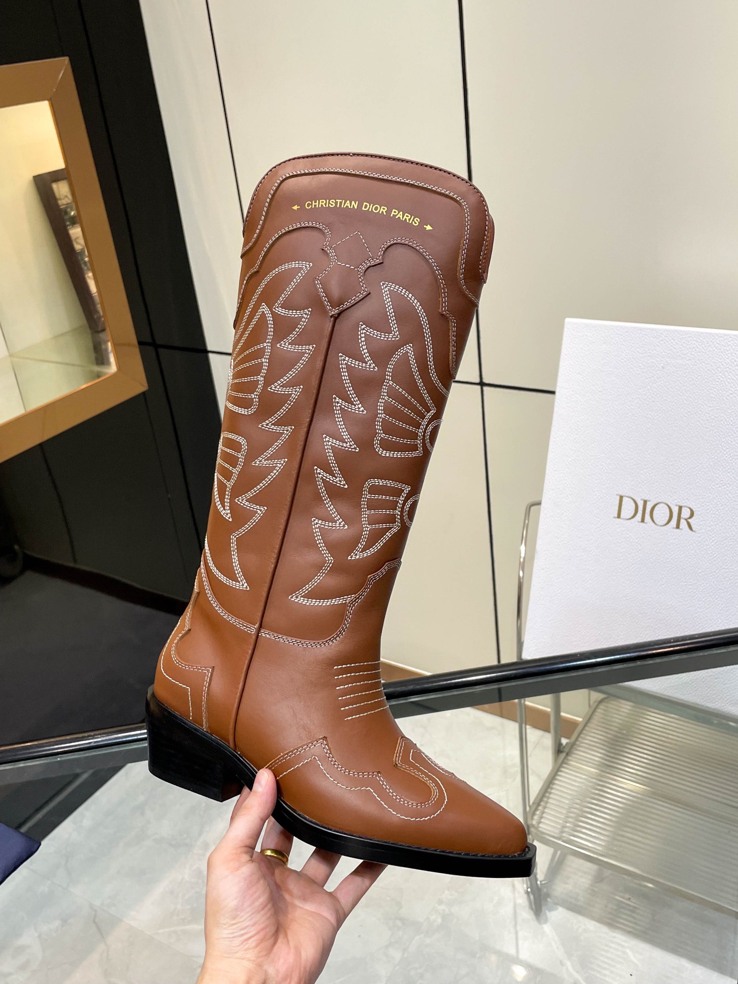 D Design embroidered women shoes thick heel boots