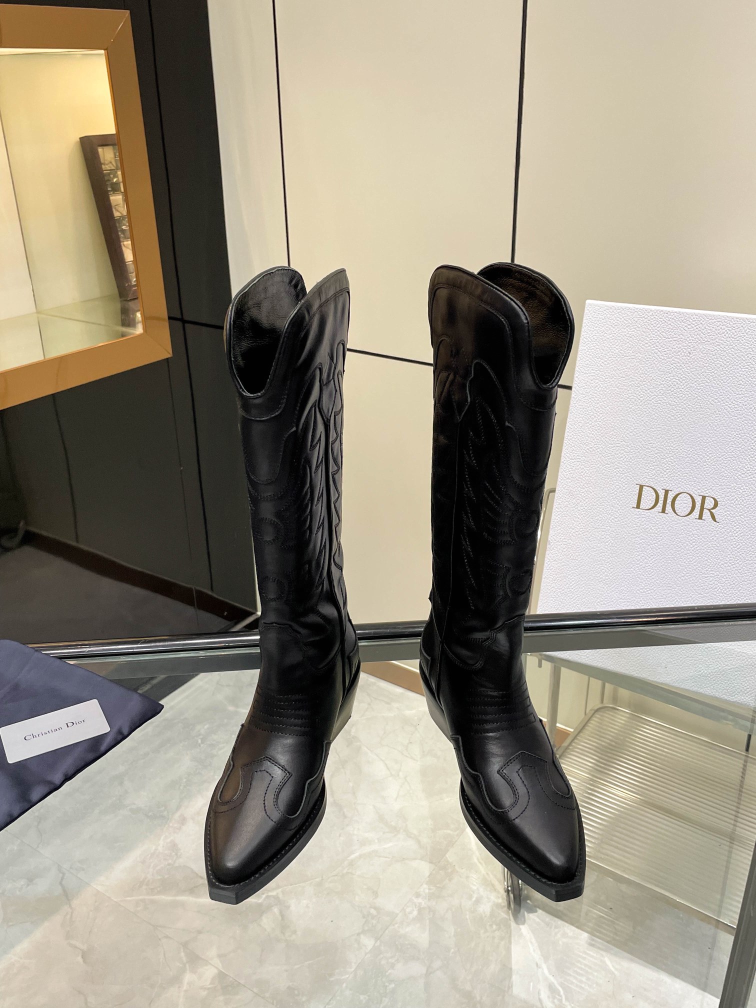 D Design embroidered women shoes thick heel boots