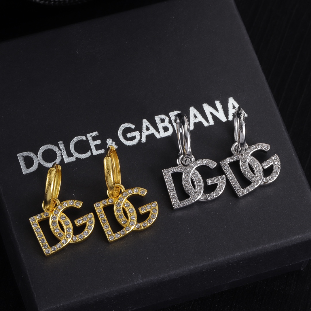 D design classic earrings