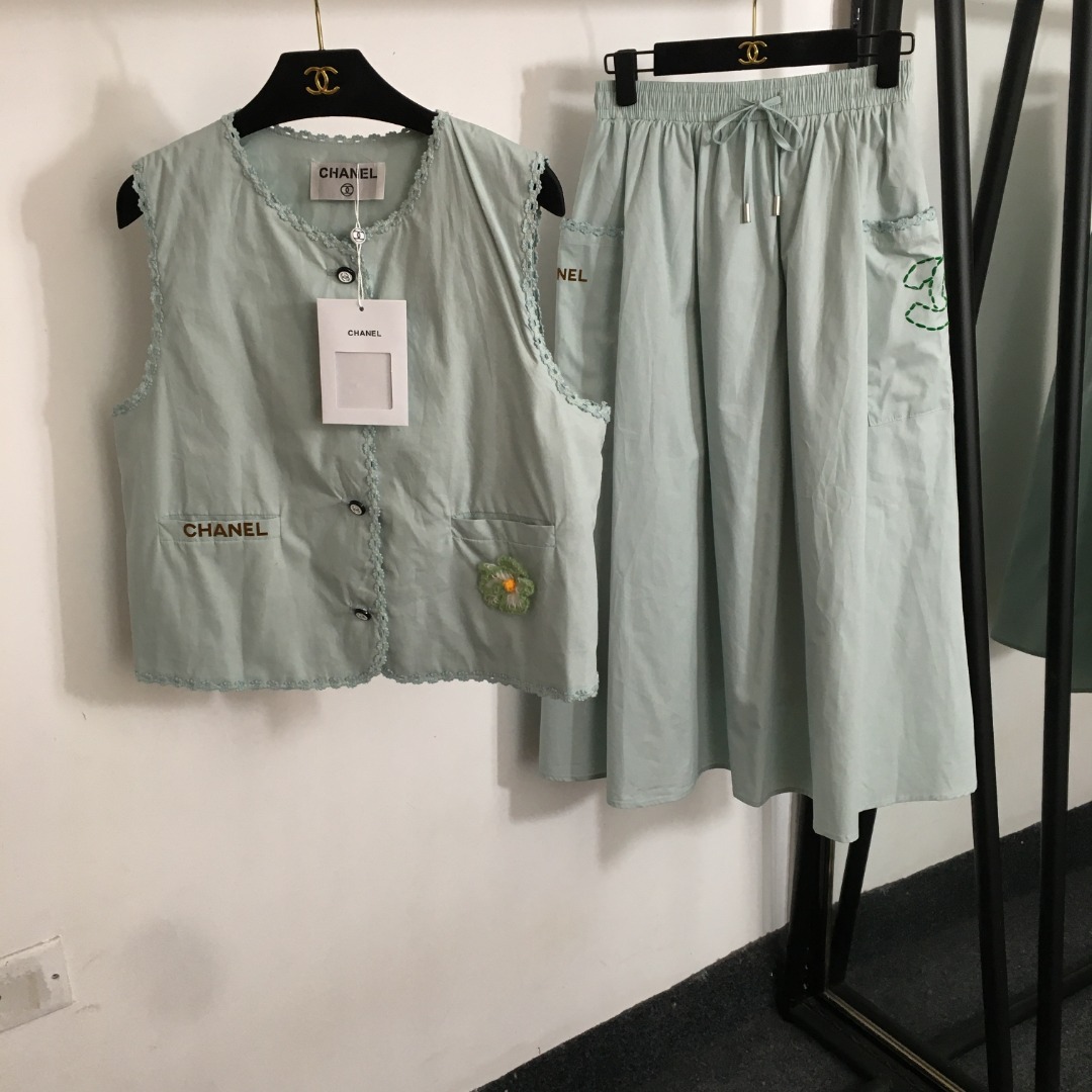 C Design New Suit (Floral Vest Top + Side Pocket Casual Skirt)