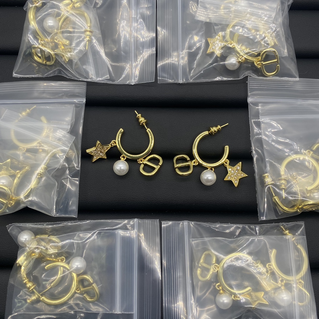 D design classic versatile earrings