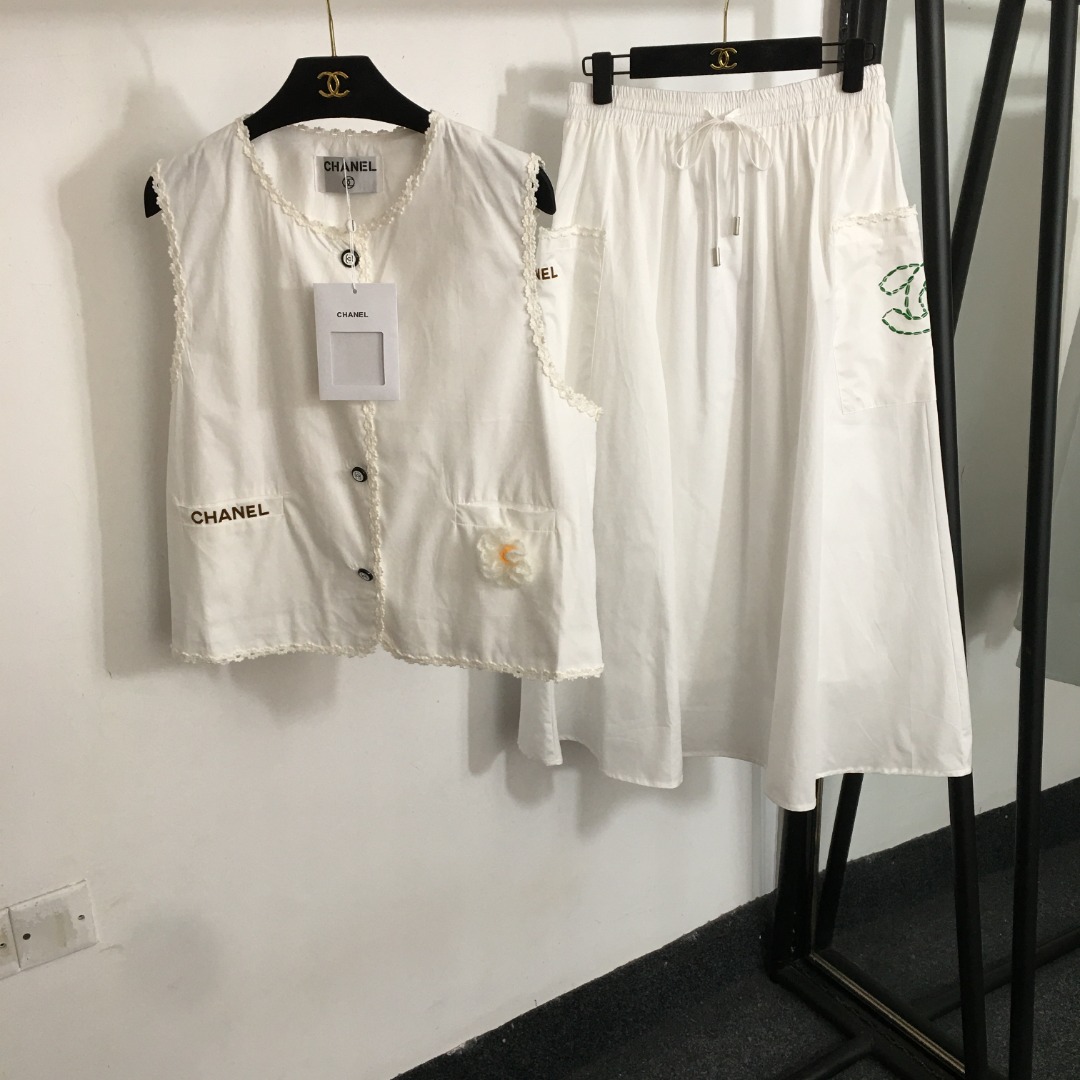 C Design New Suit (Floral Vest Top + Side Pocket Casual Skirt)