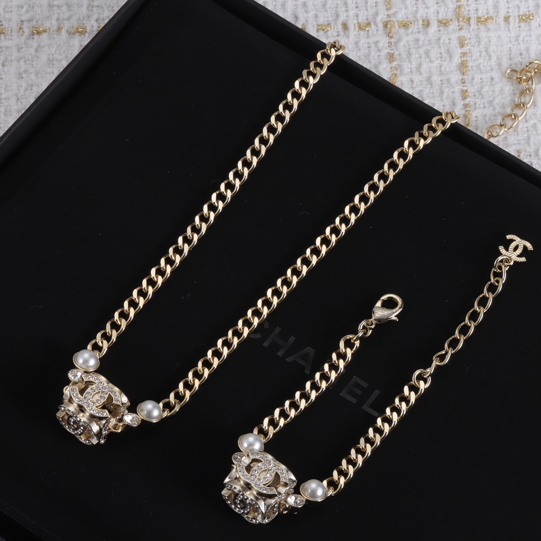 C design classic versatile suit