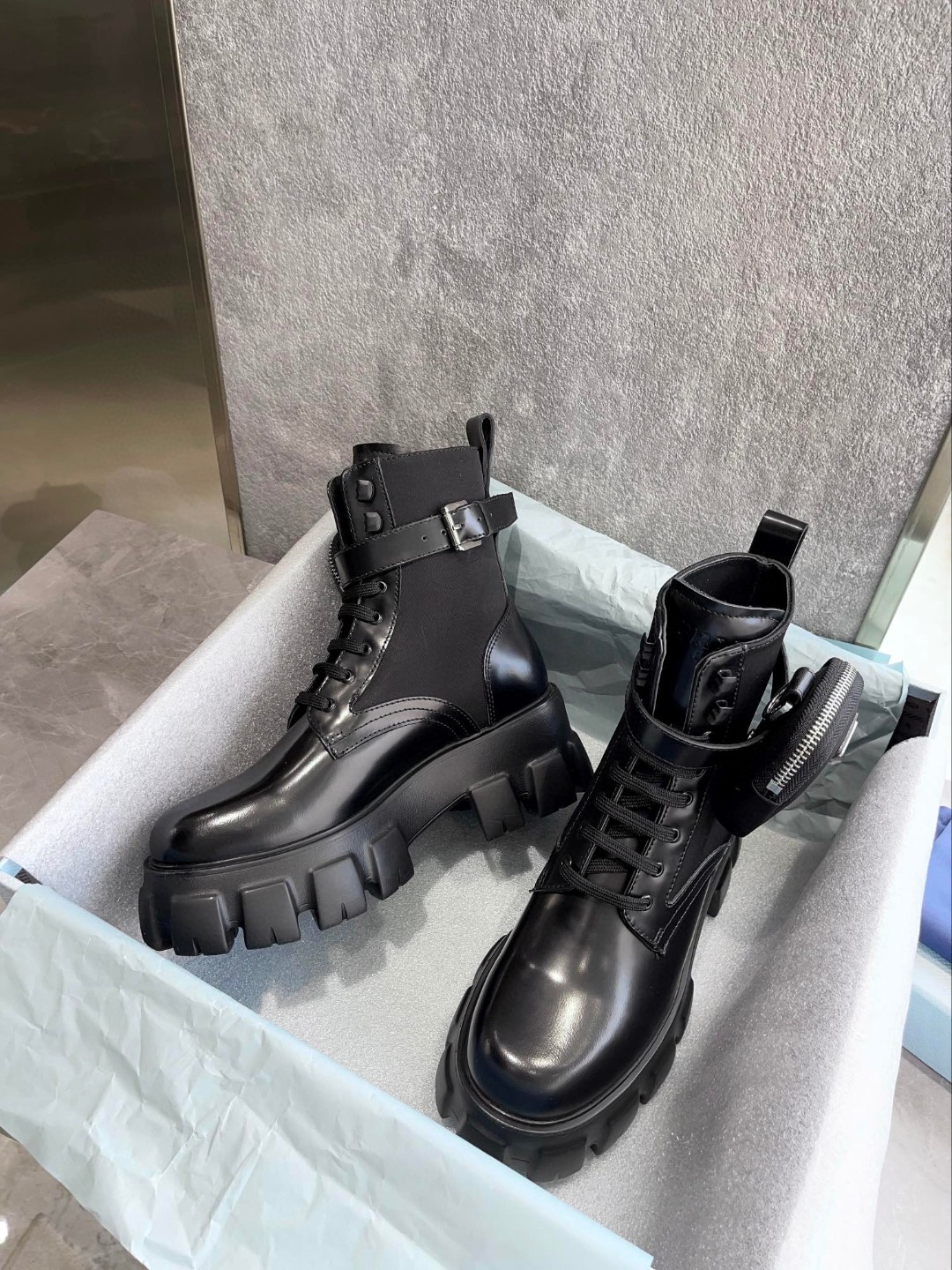 P Round-toe zippered thick-soled schoolbag-style boots