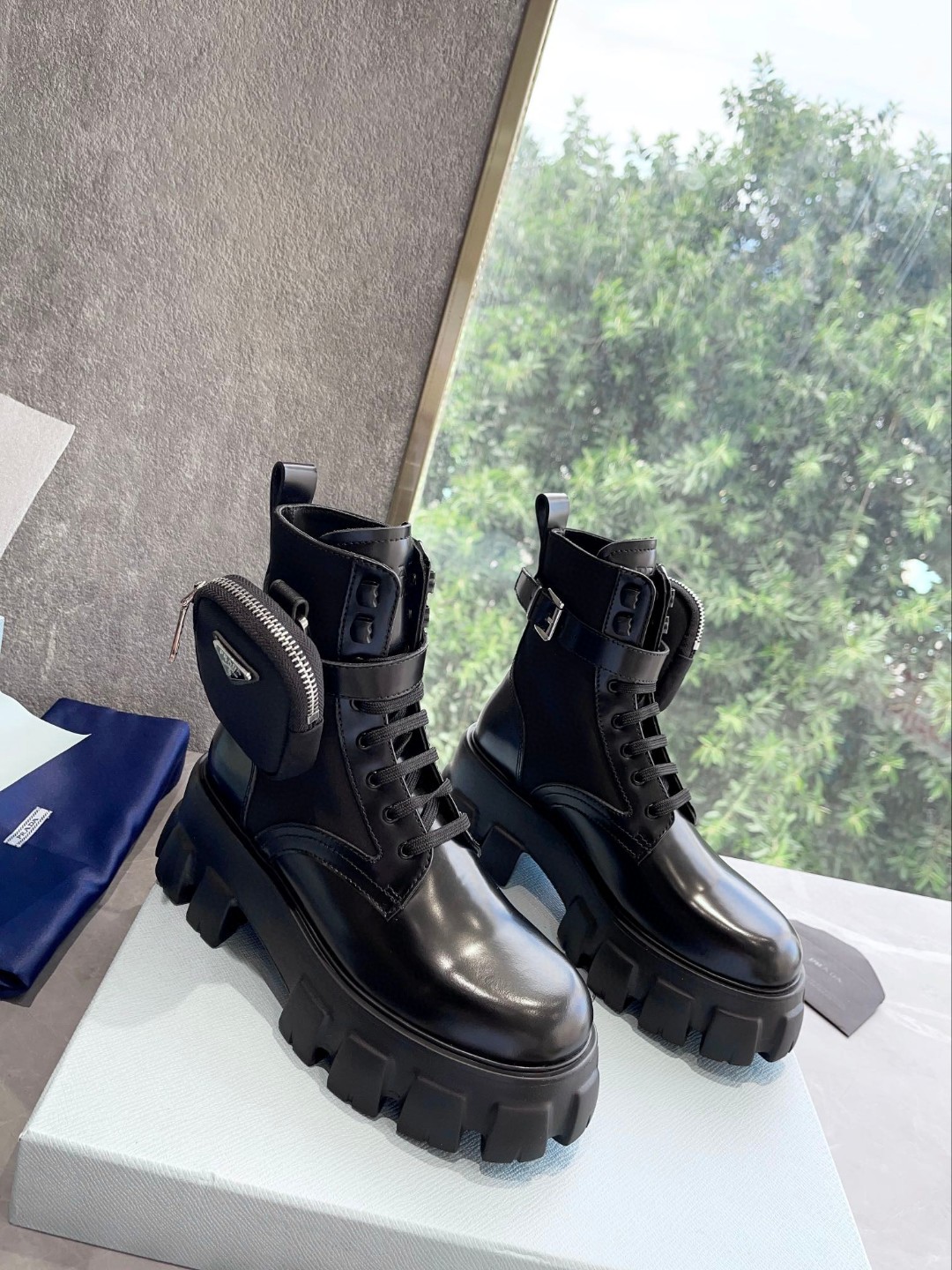 P Round-toe zippered thick-soled schoolbag-style boots