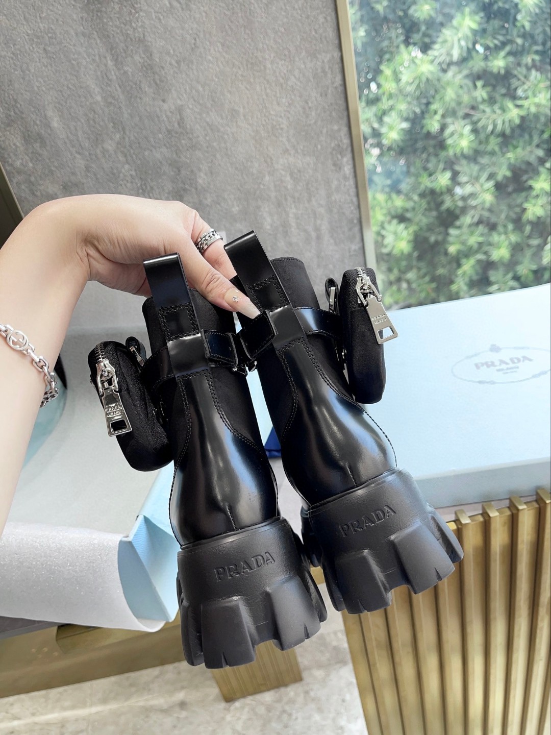 P Round-toe zippered thick-soled schoolbag-style boots