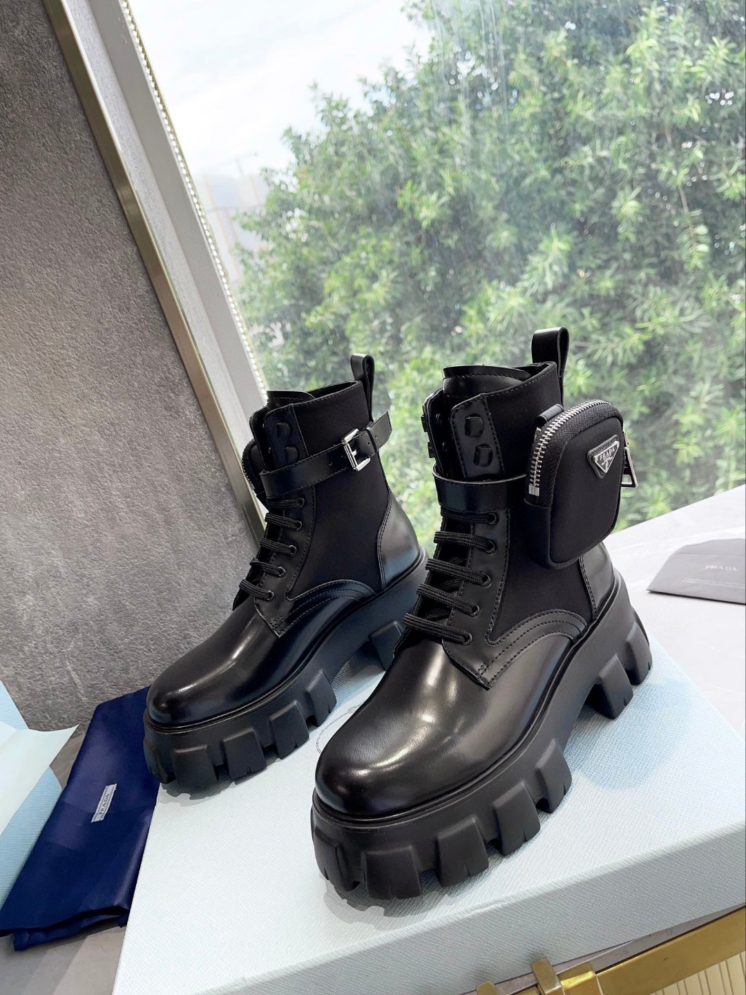 P Round-toe zippered thick-soled schoolbag-style boots