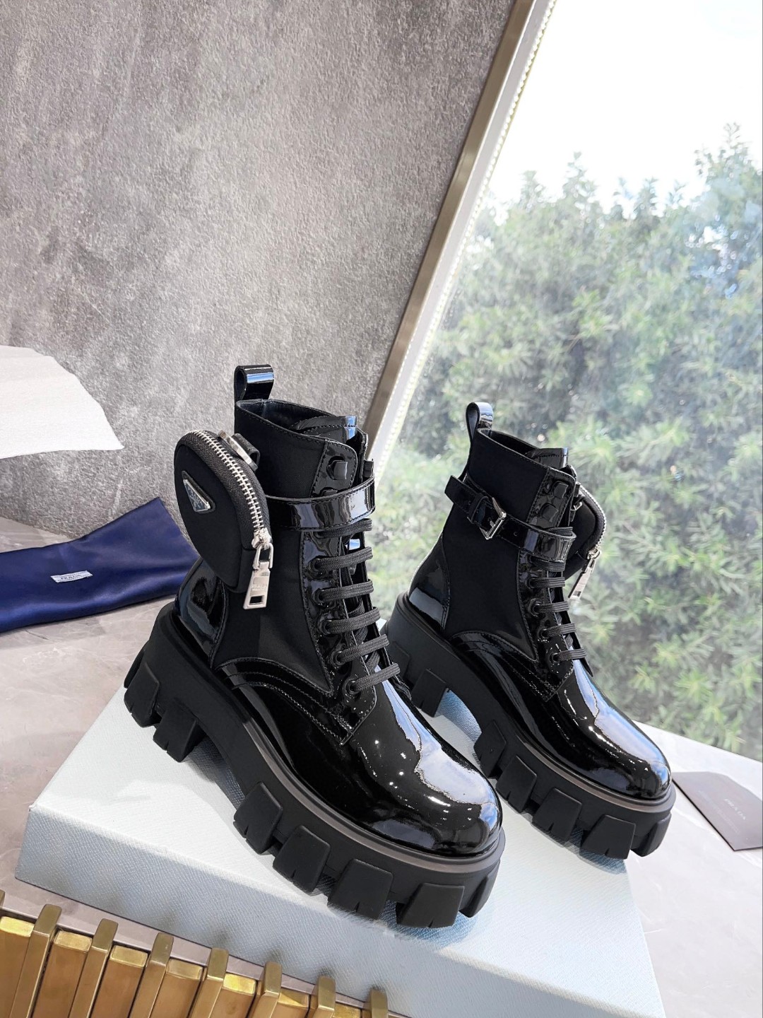 P Round-toe zippered thick-soled schoolbag-style boots