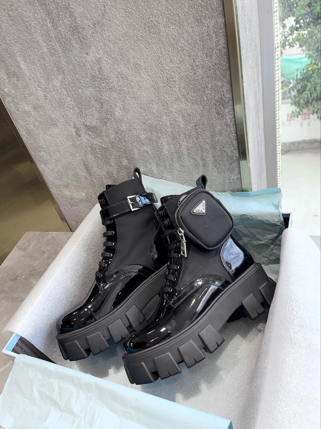 P Round-toe zippered thick-soled schoolbag-style boots