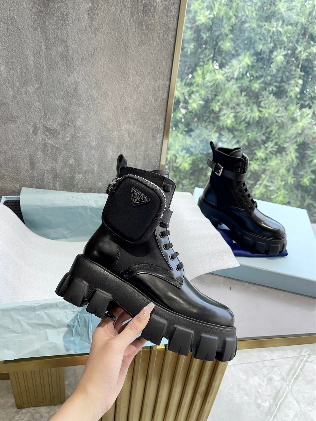 P Round-toe zippered thick-soled schoolbag-style boots