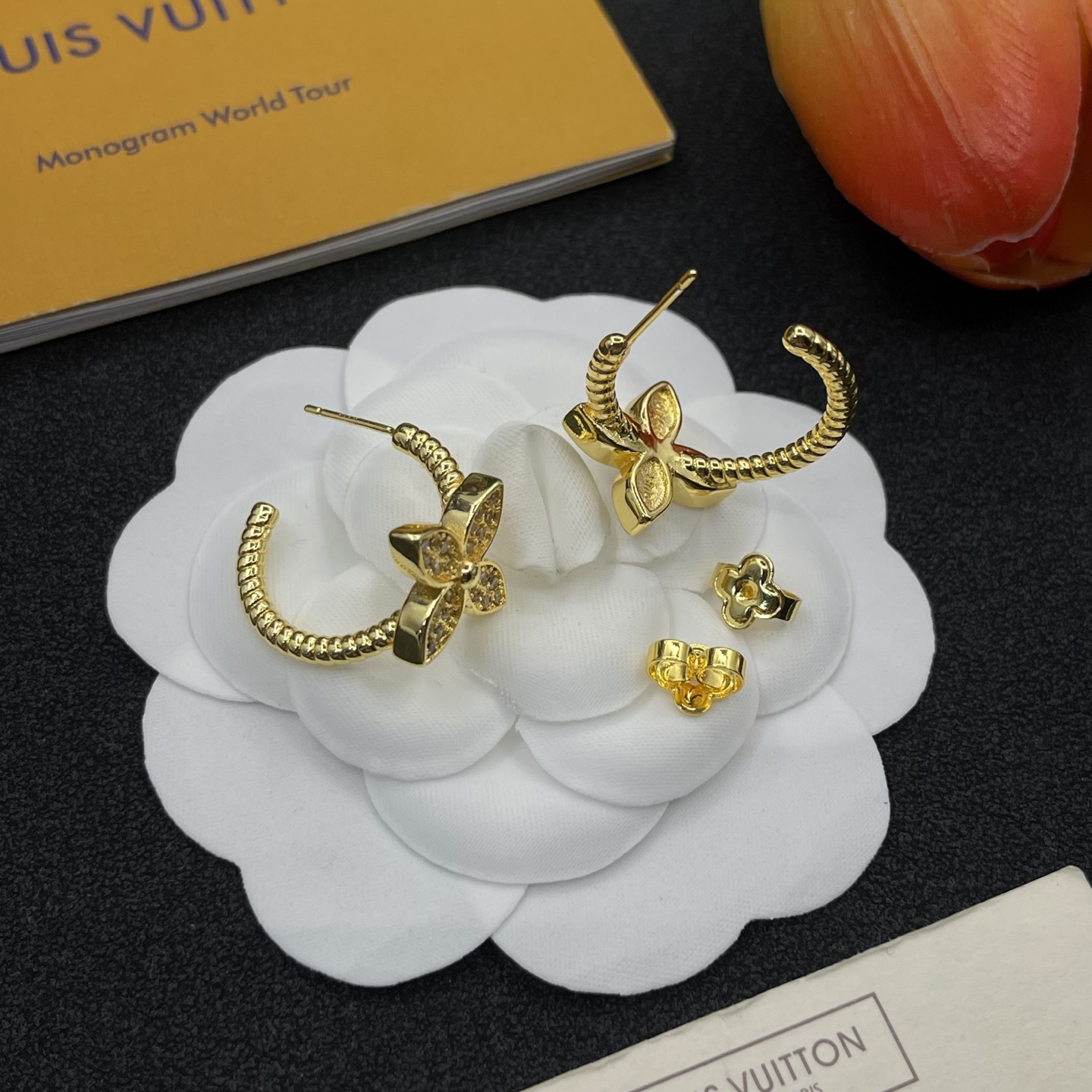L Gold earrings