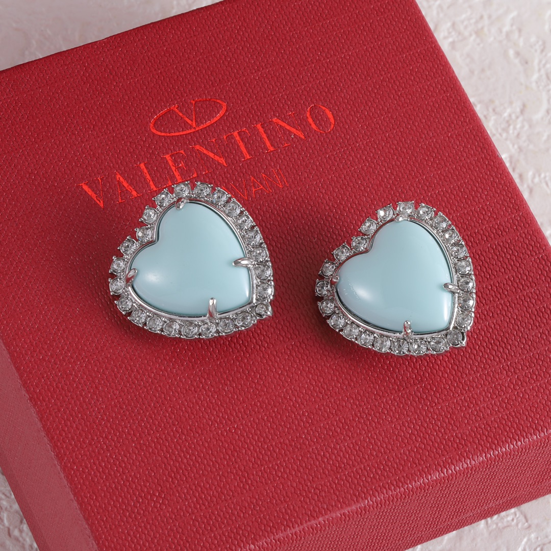 V heart earrings