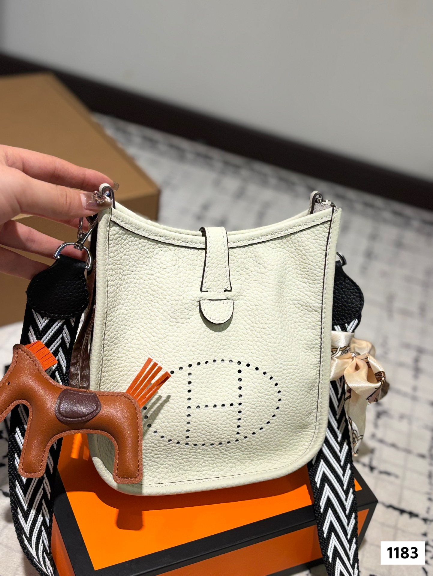 H Design New Small Crossbody Bag (without pendant)