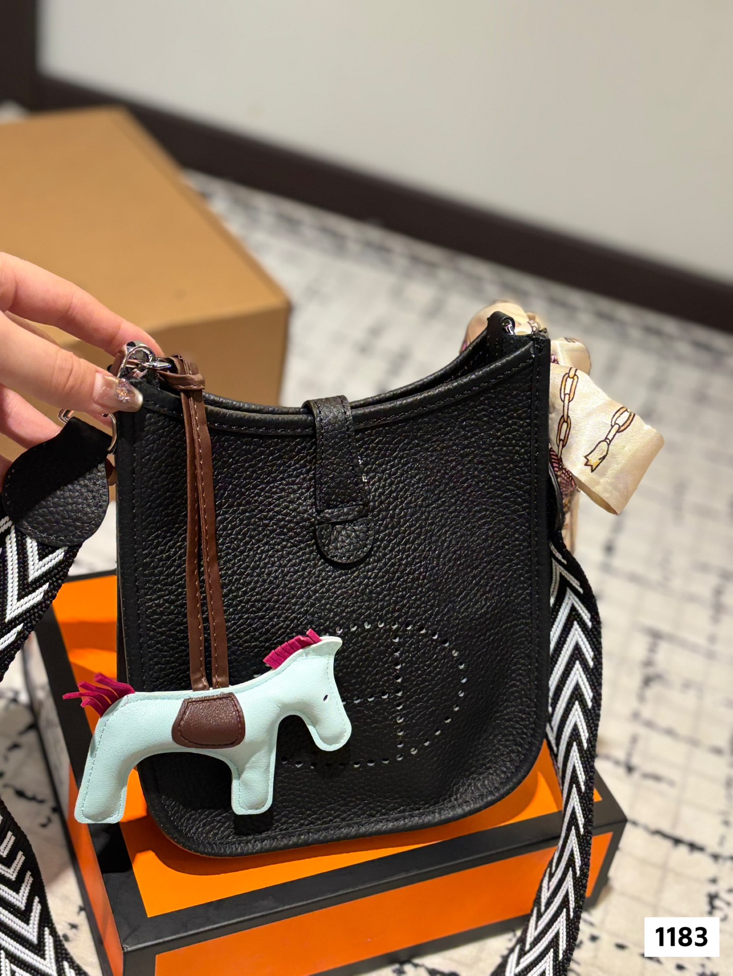 H Design New Small Crossbody Bag (without pendant)