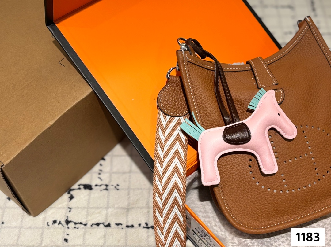 H Design New Small Crossbody Bag (without pendant)