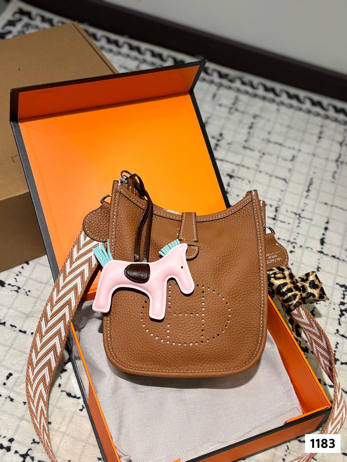 H Design New Small Crossbody Bag (without pendant)