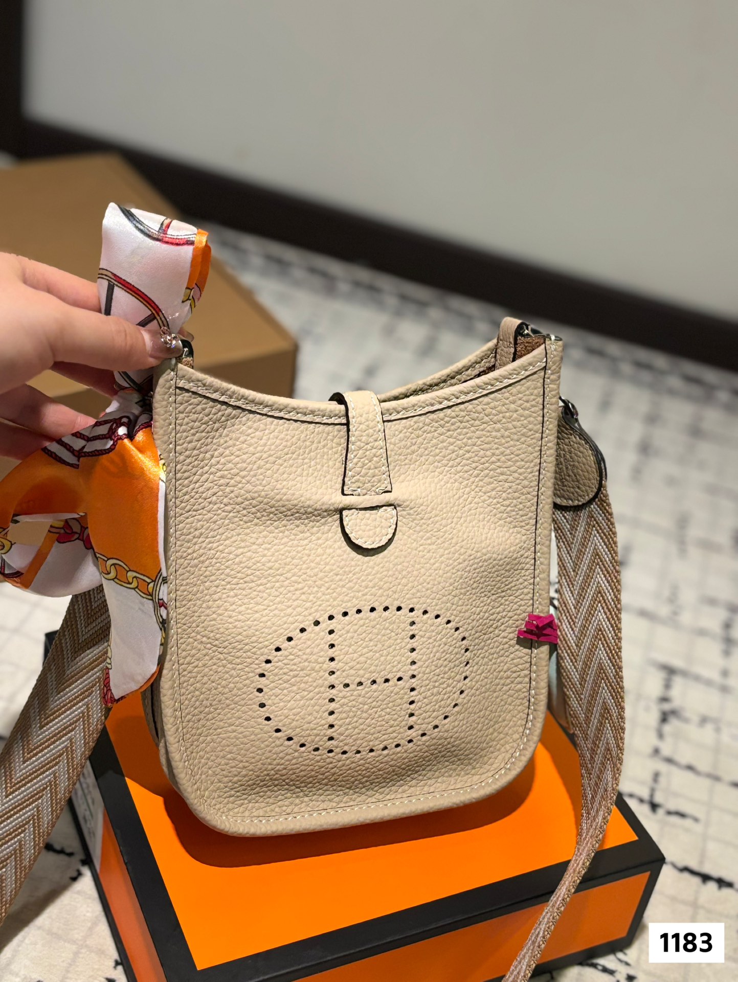 H Design New Small Crossbody Bag (without pendant)