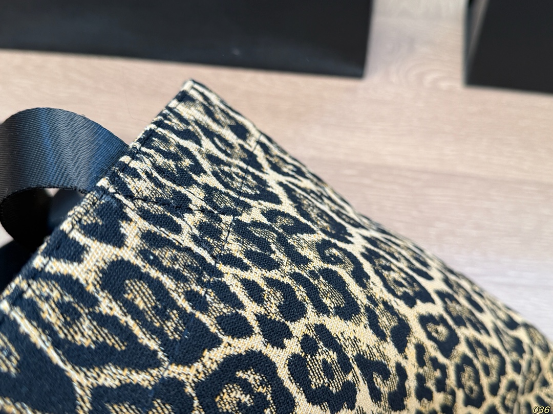 Y leopard print tote bag