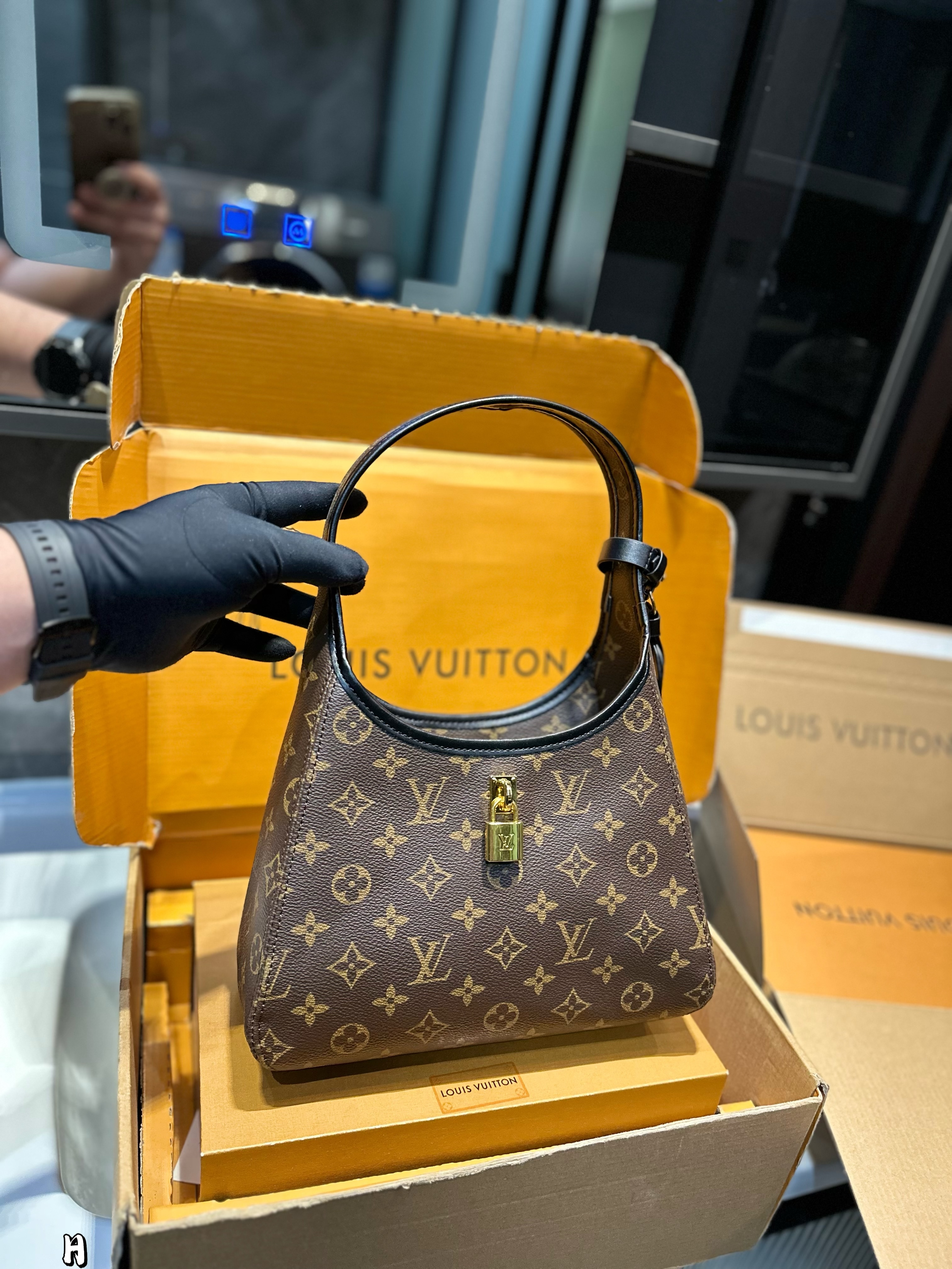 L Design New Product The Drop Small Handbag