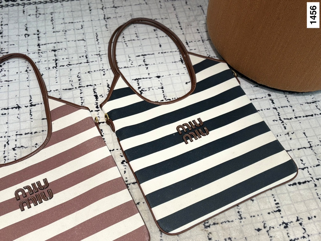 M Design Tote Bag