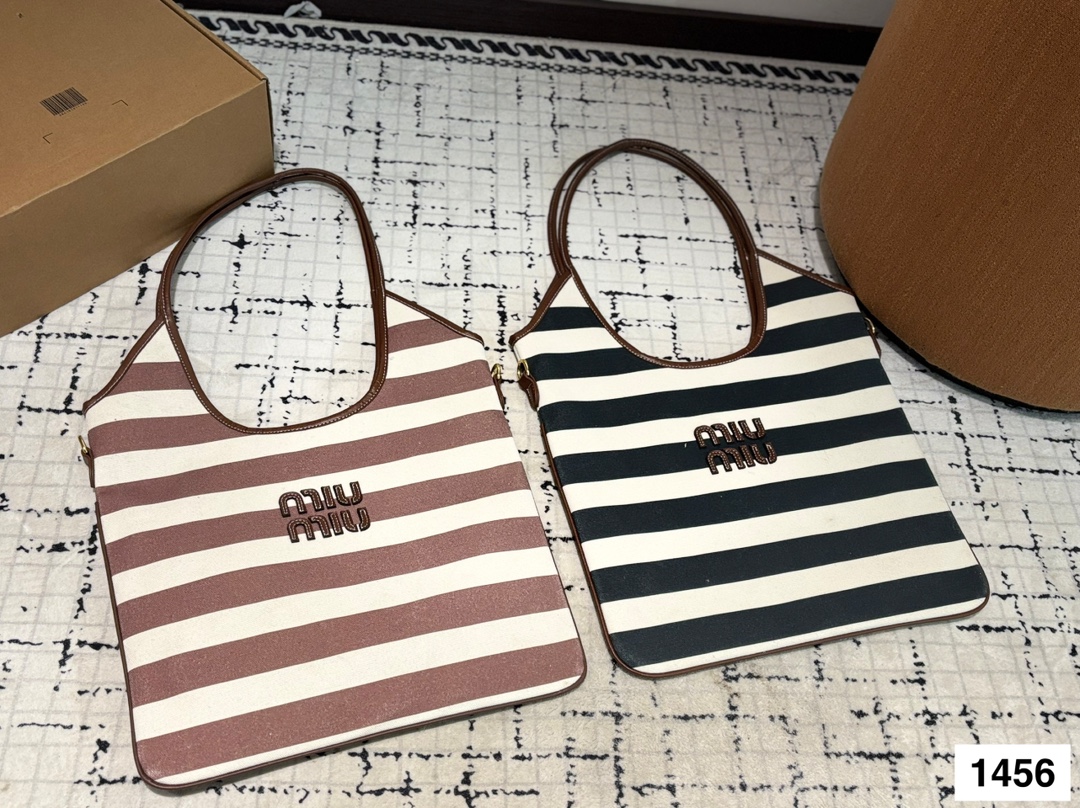 M Design Tote Bag