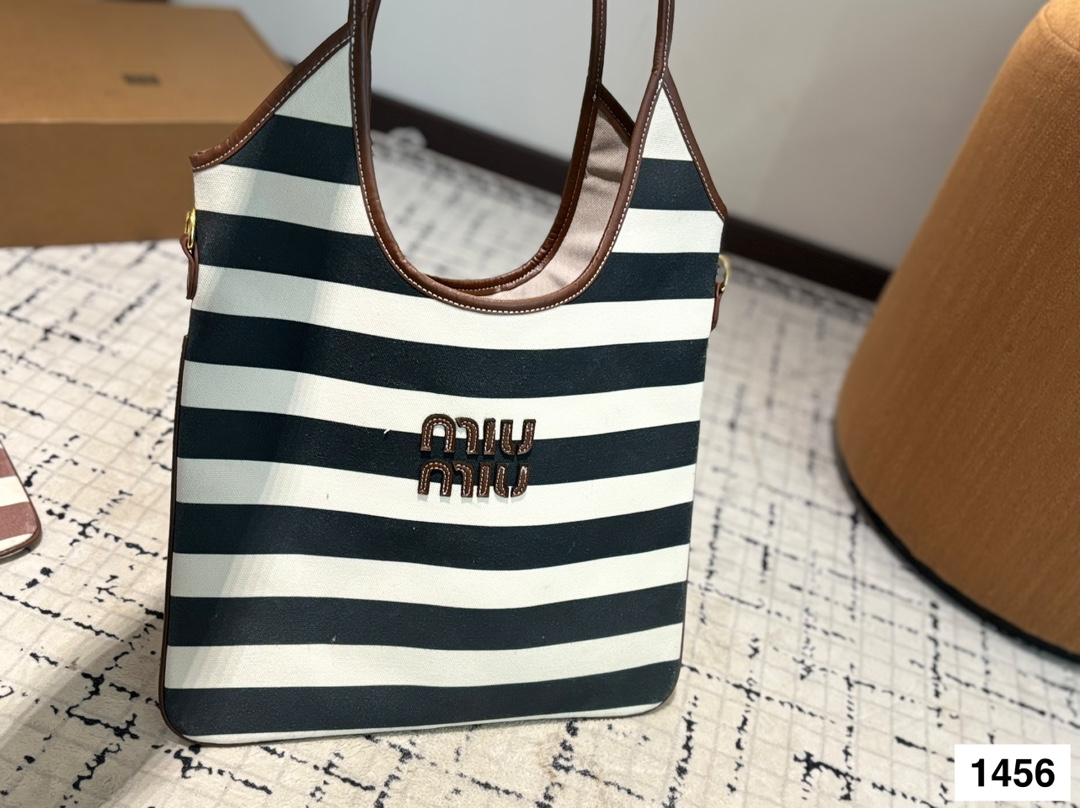 M Design Tote Bag
